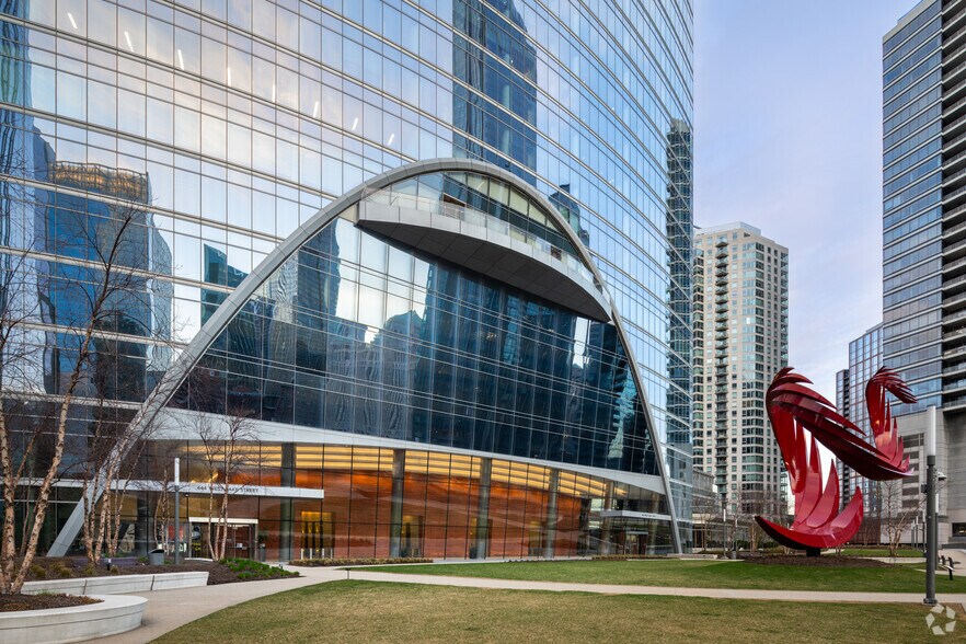 More Photos Of 444 W Lake St, Chicago Office For Lease