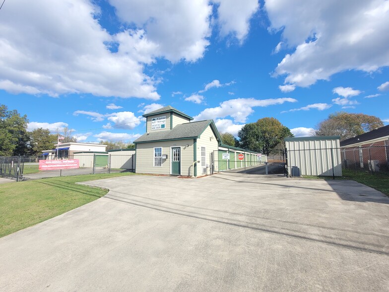 Primary Photo Of 1815 Jeff Rd NW, Huntsville Self Storage For Sale