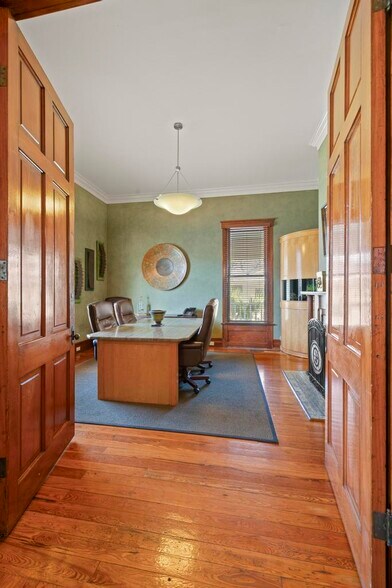 More Photos Of 656 Garden St, Pensacola Office For Sale
