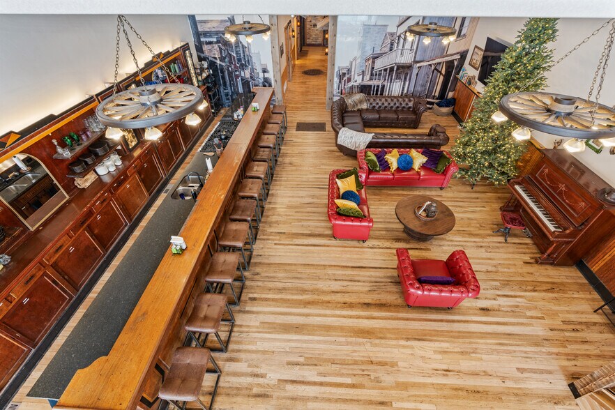 More Photos Of 417 Main St, Ashton Specialty For Sale