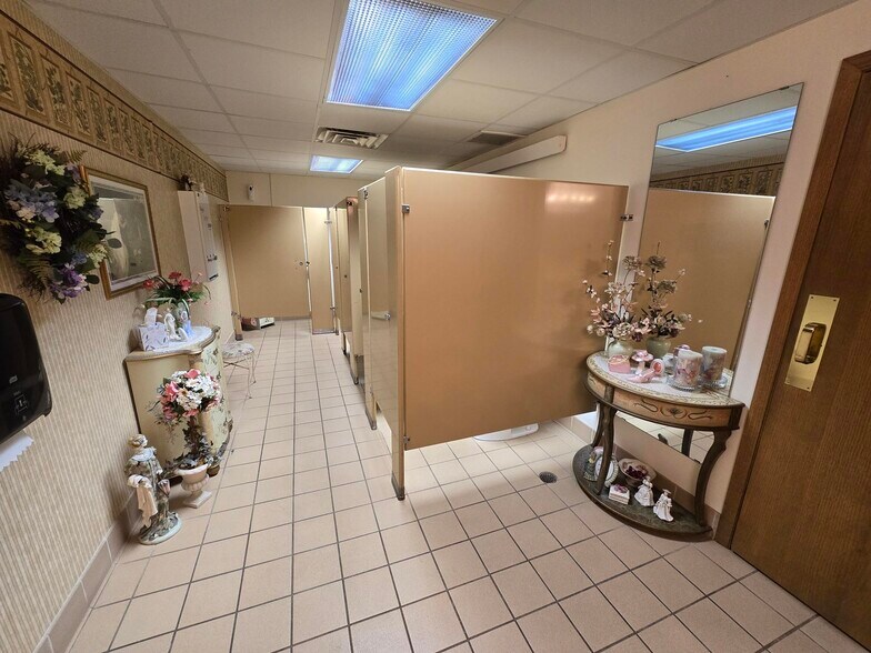 More Photos Of 6510 S Hwy 13, Wisconsin Rapids Restaurant For Sale