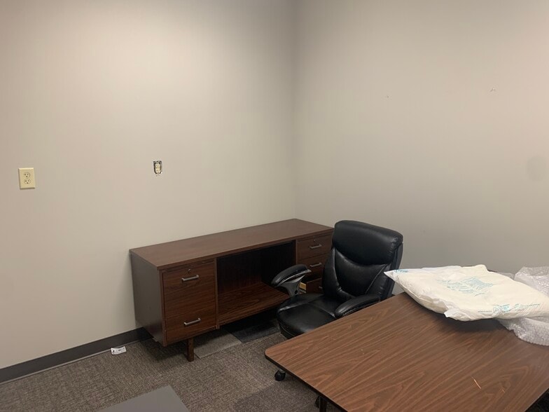 More Photos Of 112 W Athens Pky, Athens Unknown For Lease