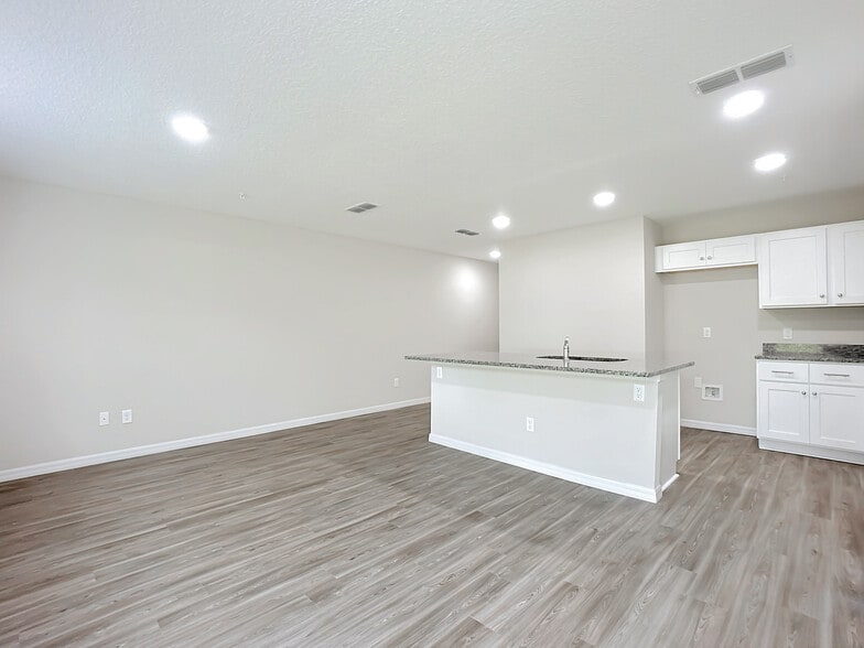 More Photos Of 9556 Hood Rd, Jacksonville Apartments For Sale