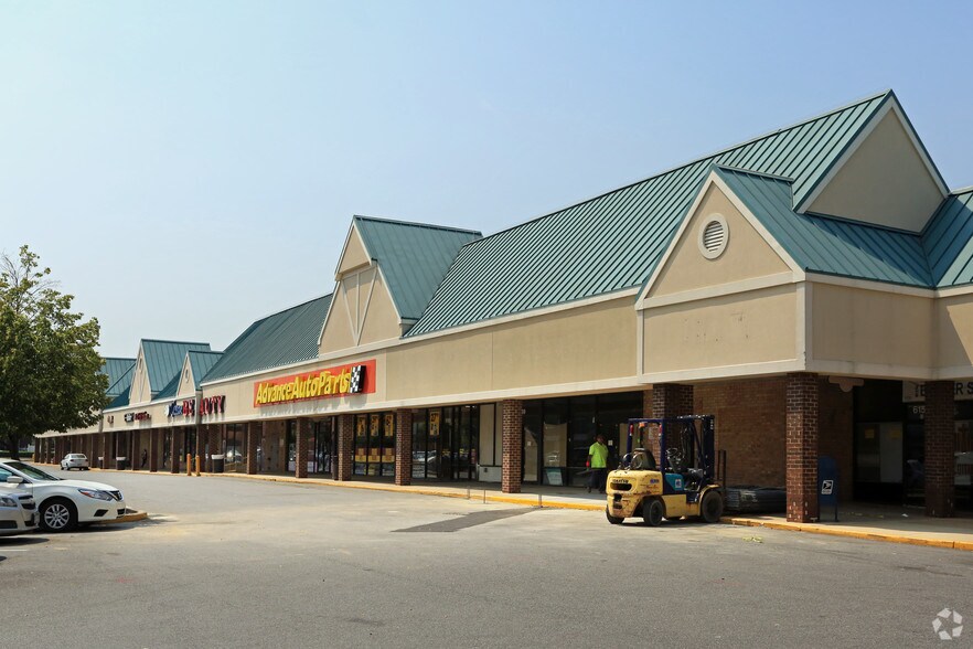 More Photos Of 6151-6153 Livingston Rd, Oxon Hill Storefront For Lease