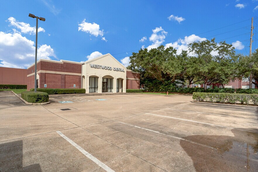More Photos Of 2310 Settlers Way Blvd, Sugar Land Freestanding For Lease