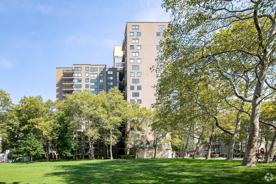 More Photos Of 521 Main St, Roosevelt Island Apartments For Lease