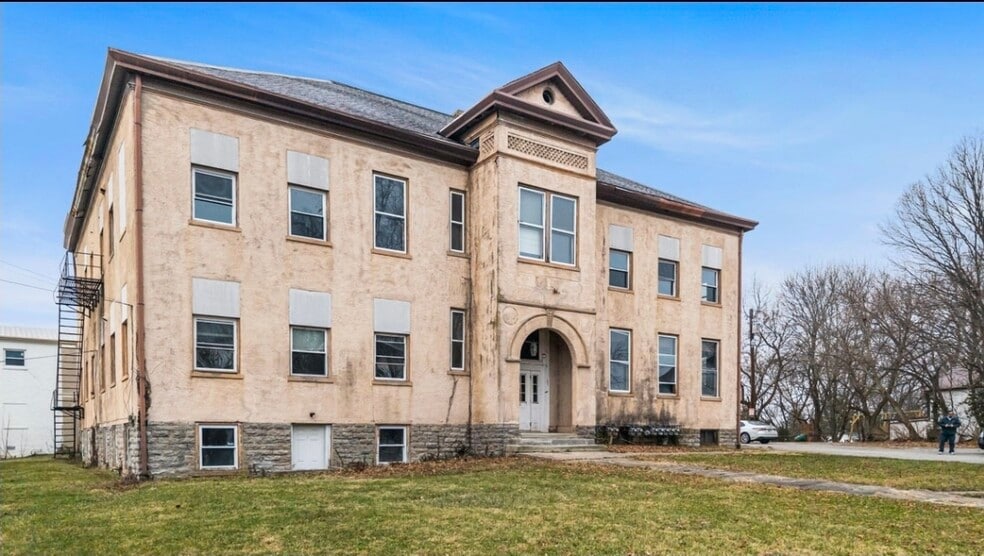 More Photos Of 85 N Main St, Walton Apartments For Sale