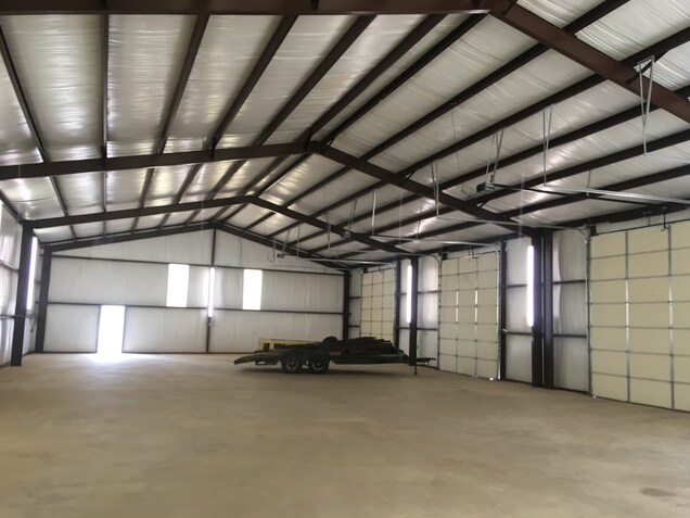 More Photos Of 1412 Highway 65 N, Twin Groves Warehouse For Lease