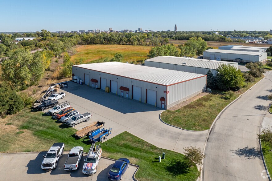 More Photos Of 520 Blue Heron Dr, Lincoln Warehouse For Lease