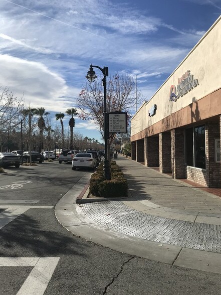 More Photos Of 539-547 W Lancaster Blvd, Lancaster Freestanding For Lease