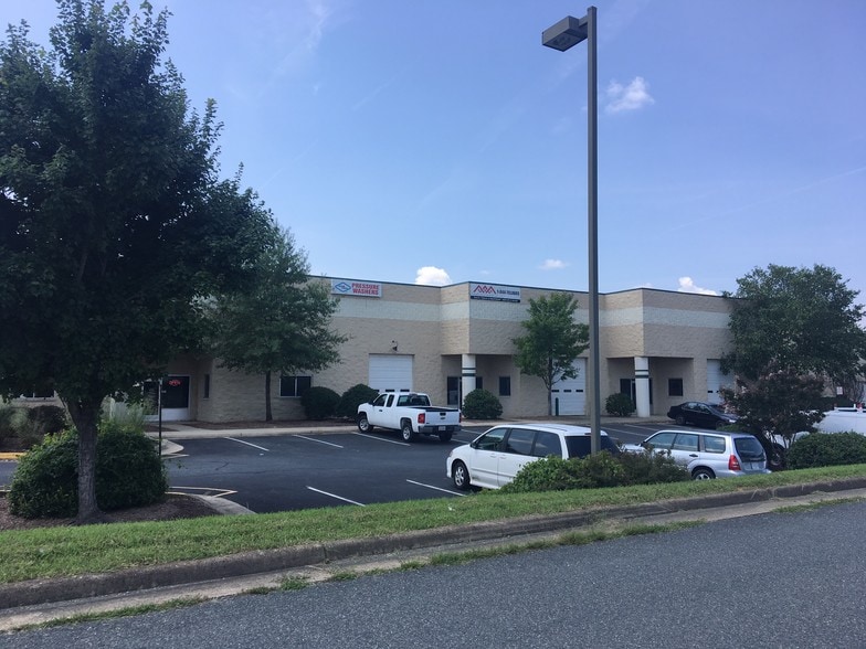 More Photos Of 10 Commerce Pky, Fredericksburg Warehouse For Lease