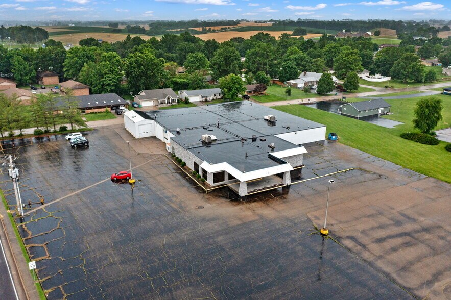 More Photos Of 610 Sainte Genevieve Dr, Sainte Genevieve Auto Dealership For Sale