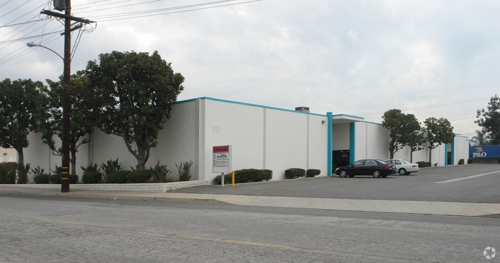 More Photos Of 802-864 E Edna Pl, Covina Warehouse For Lease