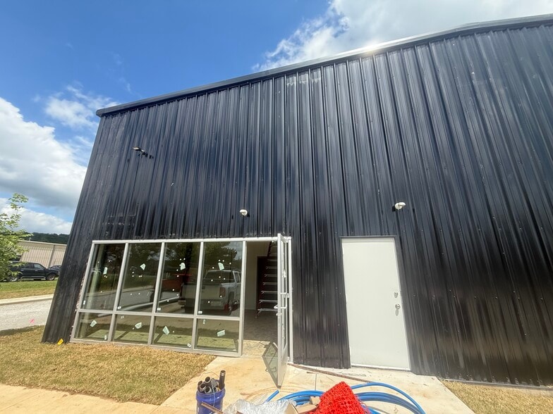 More Photos Of 595 Kawneer dr, Springdale Warehouse For Sale