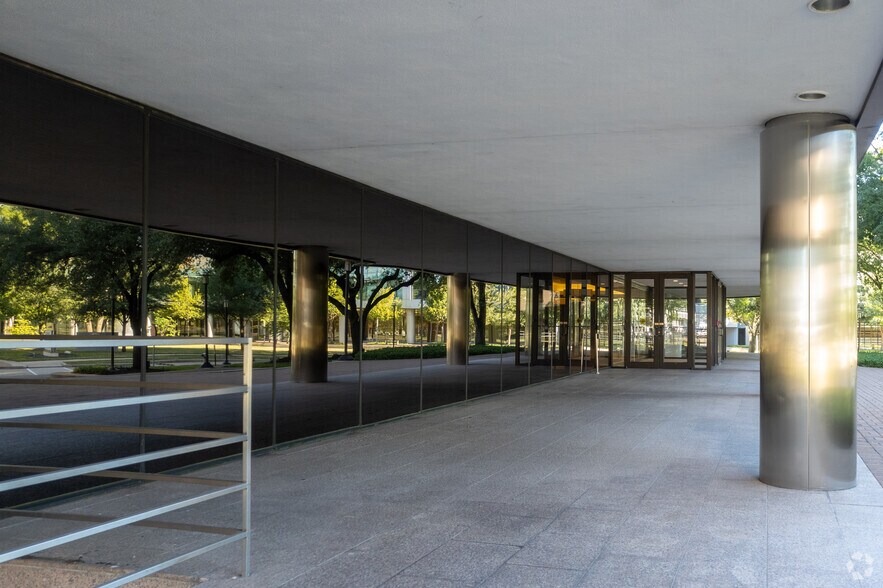 More Photos Of 12141 Wickchester Ln, Houston Office For Lease