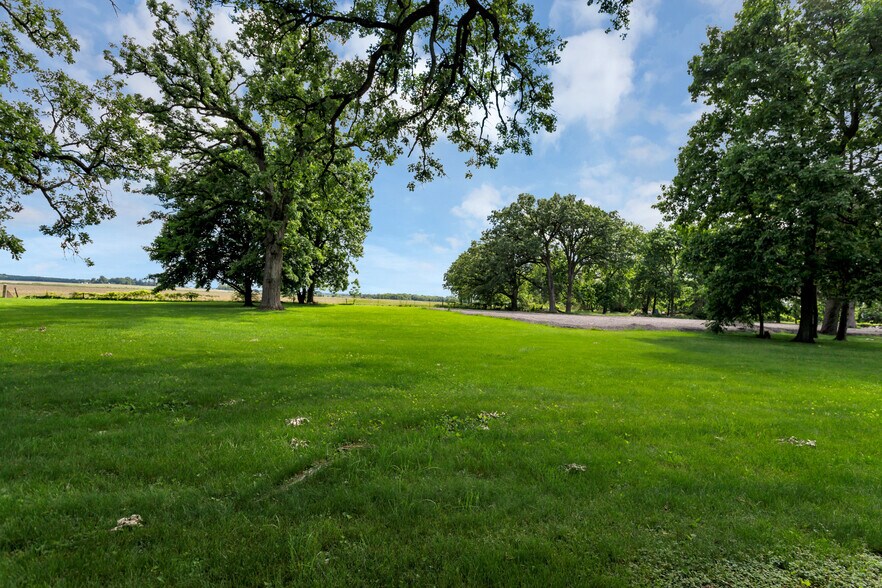 More Photos Of 41W597 US Highway 20, Hampshire Flex For Sale