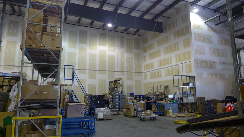 More Photos Of 33 Sinclair Blvd, Brantford Manufacturing For Lease