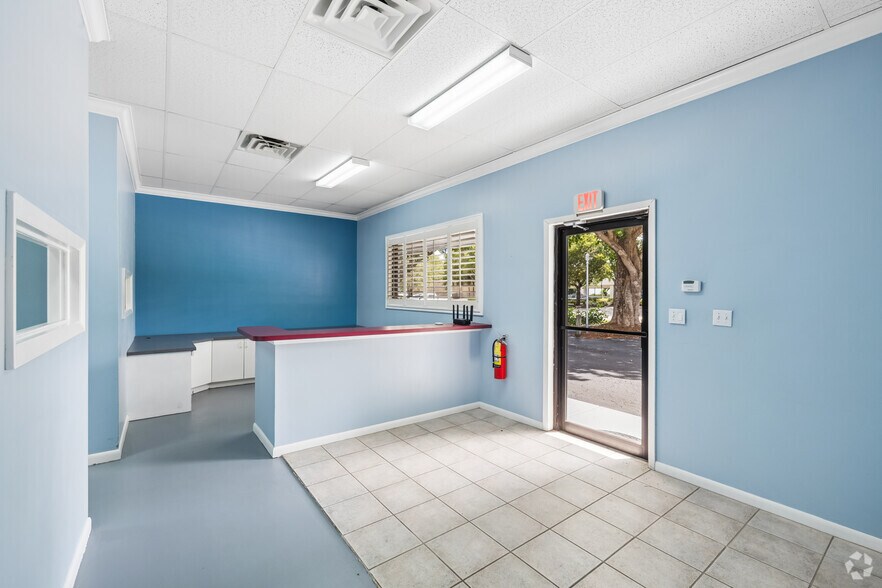 More Photos Of 4408 Corporate Sq, Naples Manufacturing For Sale