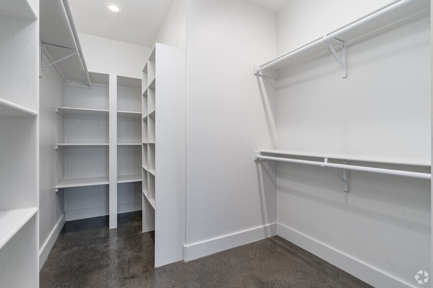 More Photos Of 404 Industrial St, Denton Apartments For Sale