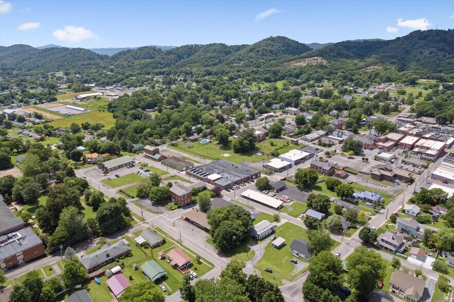 More Photos Of 307 S Depot St, Rogersville General Retail For Lease
