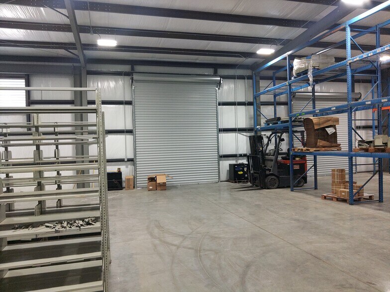 More Photos Of 4300 Mackinnon Industrial Pky, Mobile Distribution For Lease