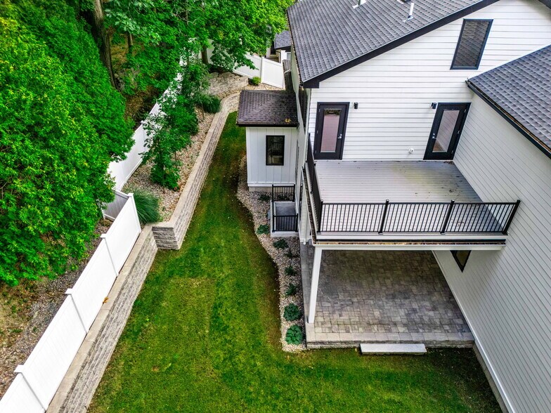 More Photos Of 678 Dedham St, Newton Specialty For Sale