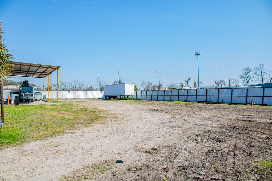 More Photos Of 2513 Vaughn St, Houston Industrial For Sale