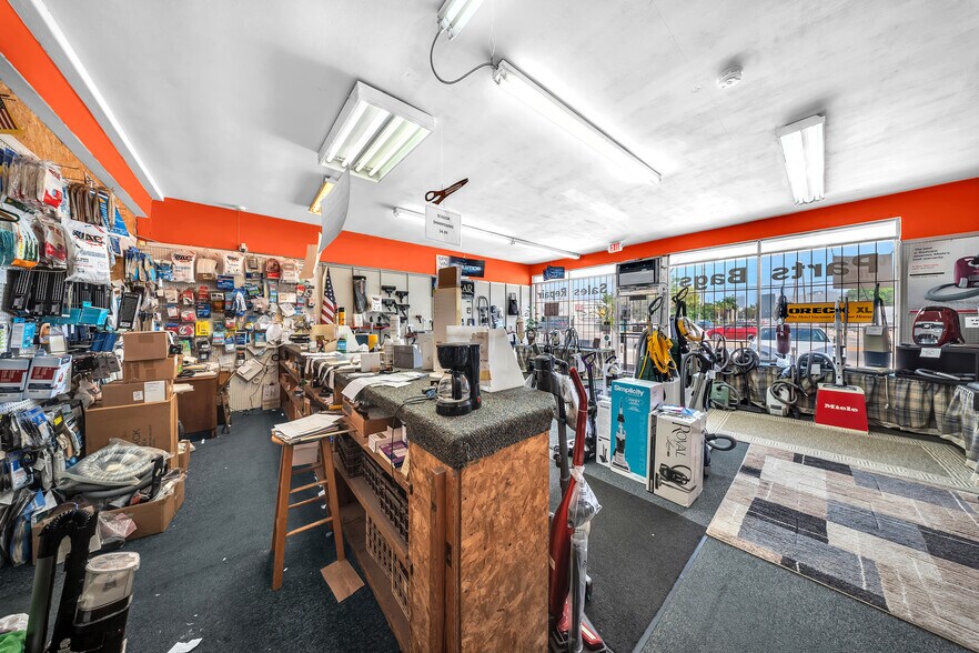 More Photos Of 18480-18484 W Dixie Hwy, North Miami Beach Unknown For Lease