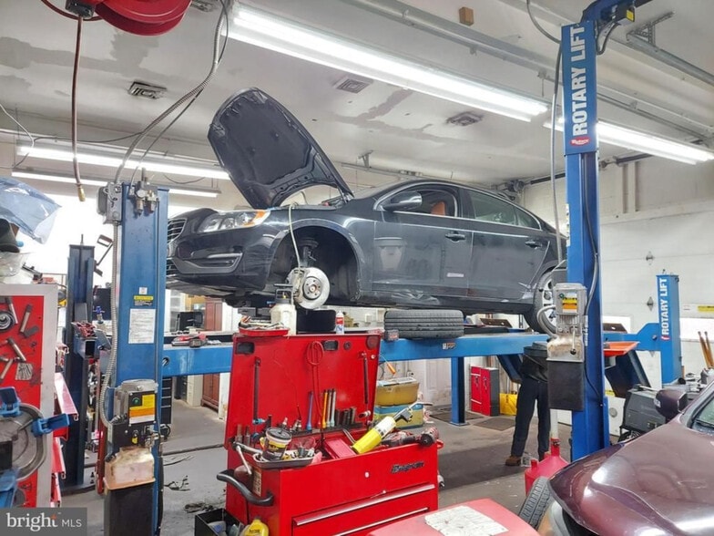 More Photos Of 120 E Market St, Hallam Auto Repair For Sale