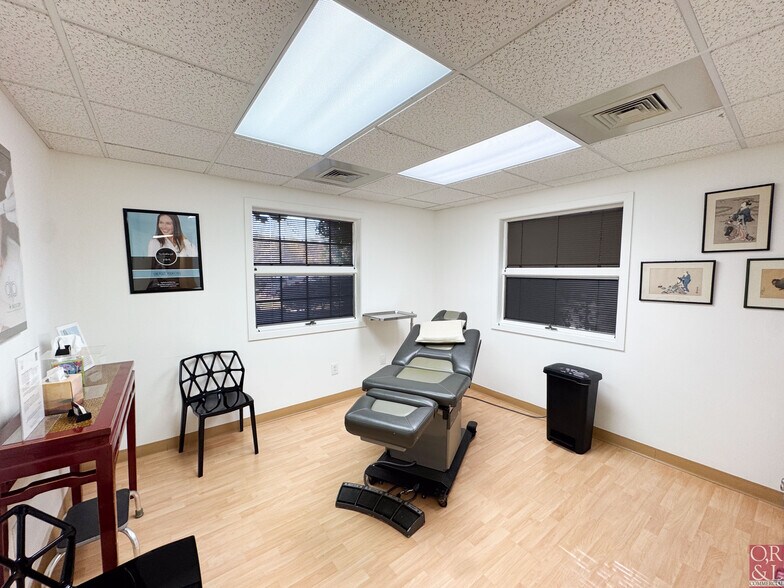 More Photos Of 687 Straits Tpke, Middlebury Medical For Lease