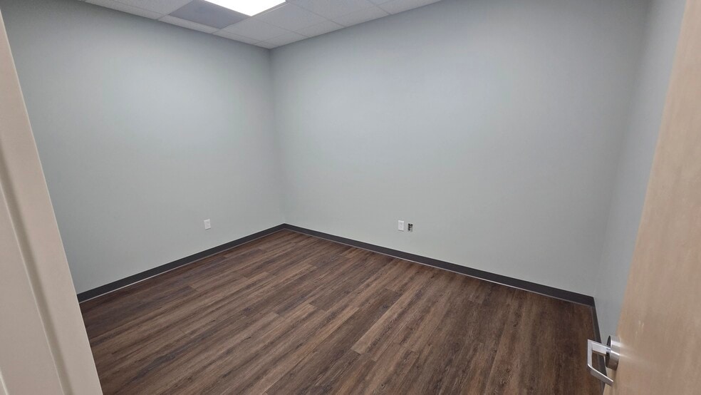 More Photos Of 168 Thunder Rd, Mooresville Light Manufacturing For Lease