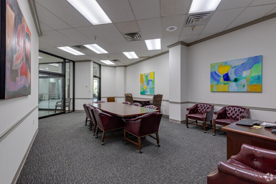 More Photos Of 6846 S Canton Ave, Tulsa Unknown For Lease