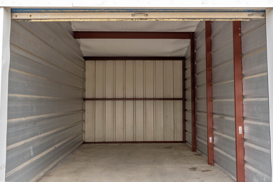 More Photos Of 1067 N Mission Rd, Mount Pleasant Self Storage For Sale