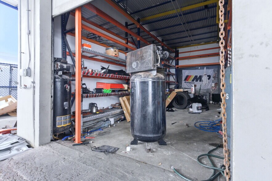 More Photos Of 612 N Dixie Hwy, Hollywood Auto Repair For Lease