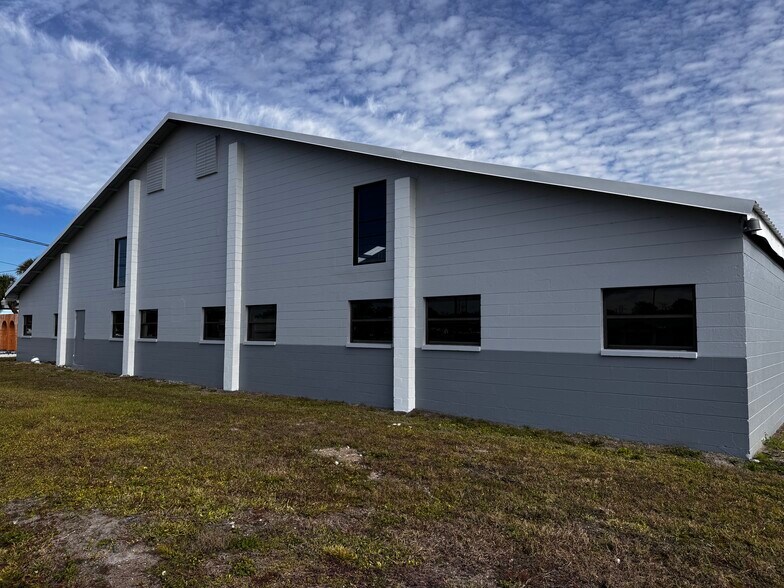 More Photos Of 12925 N 49th St, Clearwater Warehouse For Lease
