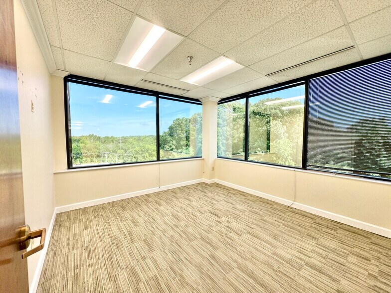 More Photos Of 2200 Defense Hwy, Crofton Medical For Lease