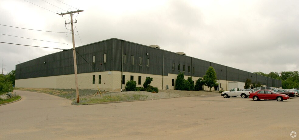 More Photos Of 1053 Turnpike St, Stoughton Warehouse For Lease