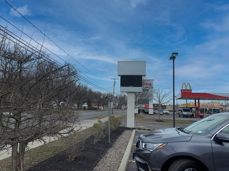 More Photos Of 275 Meadow Dr, North Tonawanda Restaurant For Sale