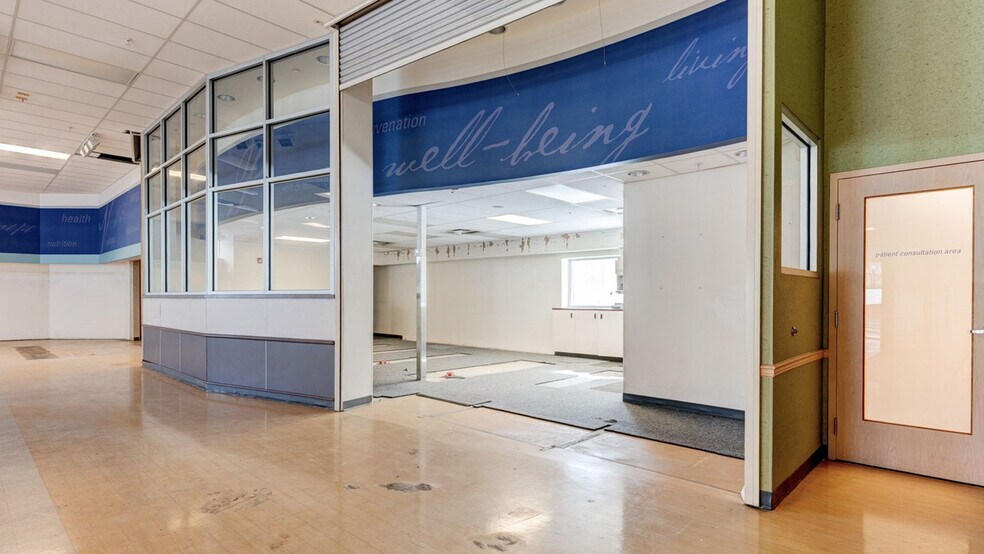 More Photos Of 85 Middletown Ave, North Haven Drugstore For Sale