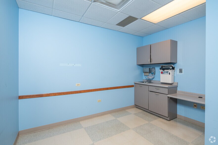 More Photos Of 610 S Maple Ave, Oak Park Medical For Lease