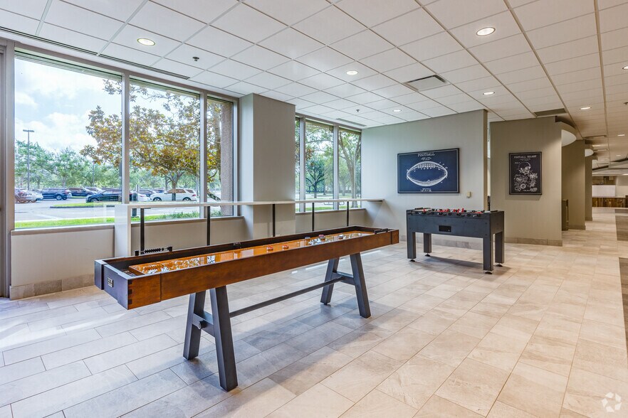 More Photos Of 2300 Discovery Dr, Orlando Office For Lease