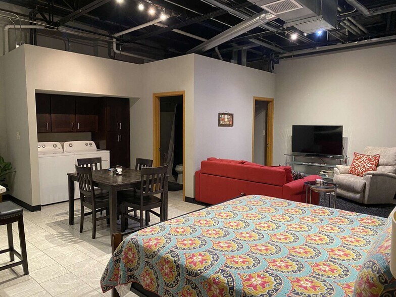 More Photos Of 1232 E Trafficway, Springfield Office For Sale