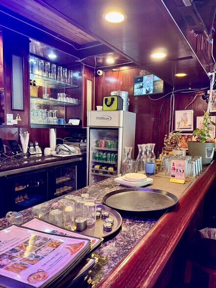 More Photos Of 2701-2709 W Lawrence Ave, Chicago Restaurant For Sale