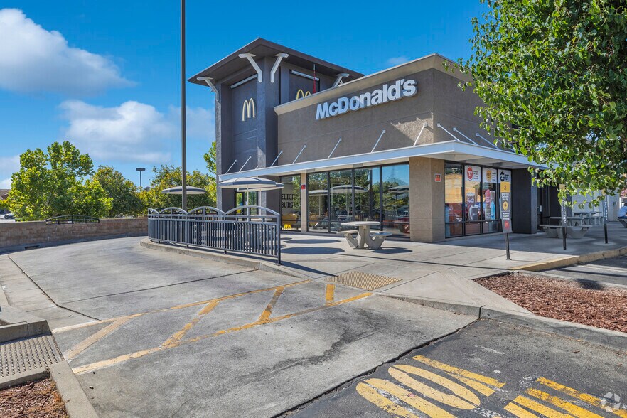 More Photos Of 3440-3448 Deer Valley Rd, Antioch Freestanding For Lease