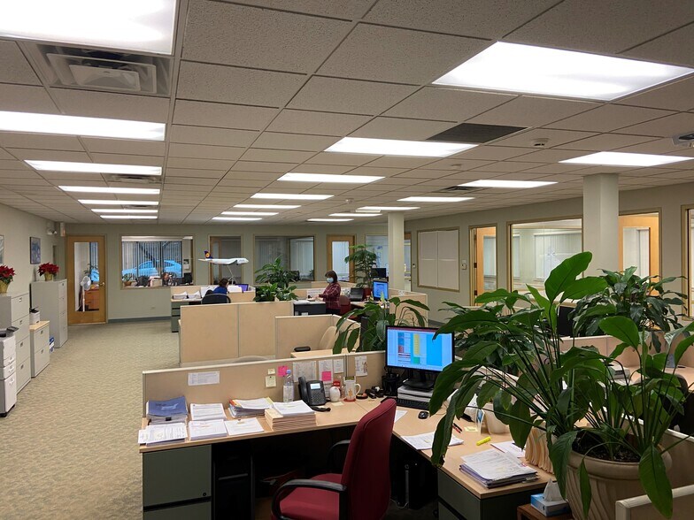 More Photos Of 6033 N Milwaukee Ave, Chicago Office For Sale