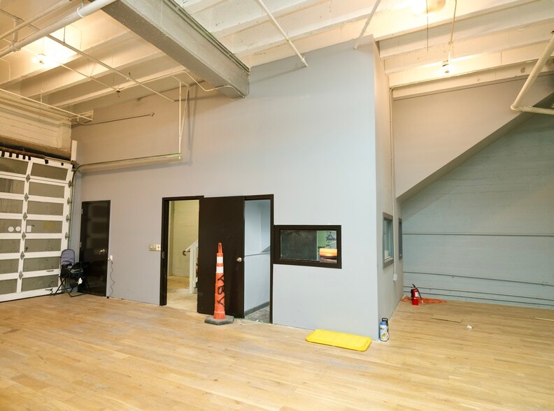 More Photos Of 19 Heron St, San Francisco Warehouse For Lease