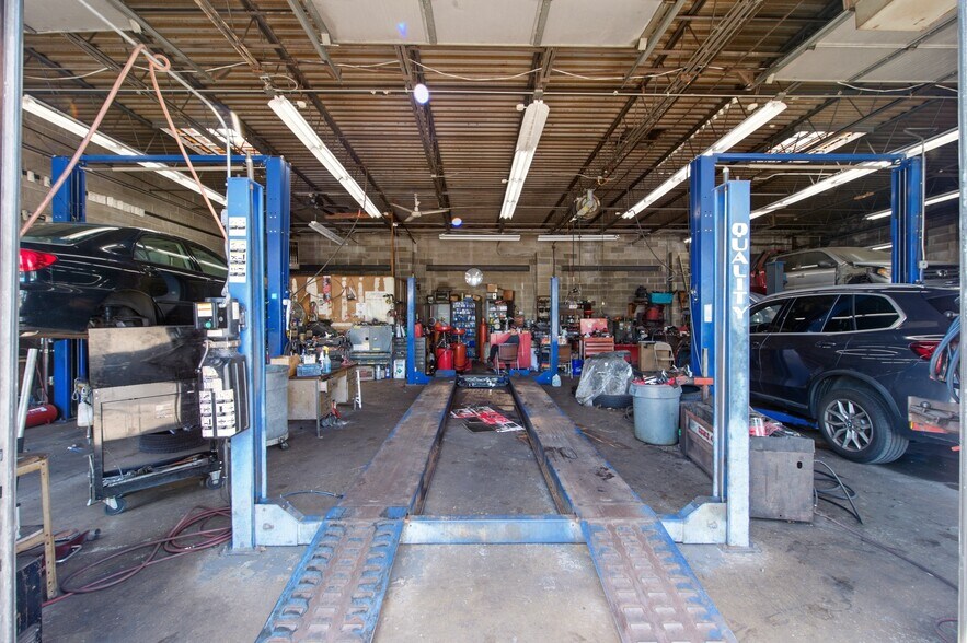 More Photos Of 19 Seaman Ave, Bethpage Warehouse For Sale