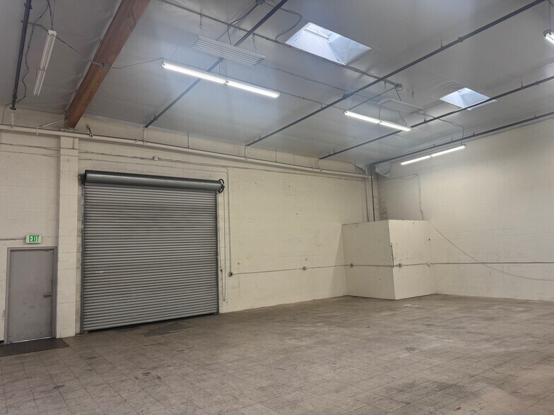 More Photos Of 10941 Chestnut Ave, Stanton Light Manufacturing For Lease
