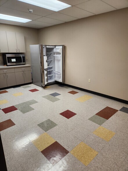 More Photos Of 5929 Brook Hollow Dr, El Paso Medical For Sale