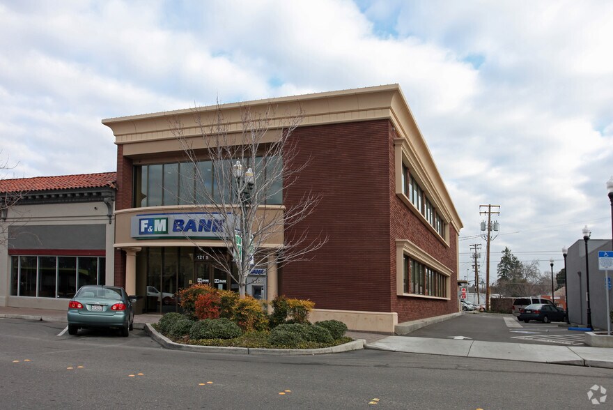More Photos Of 121 S Center St, Turlock Office For Lease